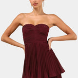 Júniusi Ruha Oldalsó Csipkével és Szív Dekorral