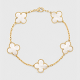 Négylábú Motívummal és Eleganciával Rendelkező Aranyozott Karkötő