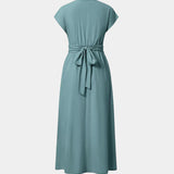 LYNN - Elegáns Keresztbe Kötött Ruha