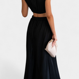 Minimalista Jocelyn Garais szett magas nyakkal és oldalsó nyitásokkal