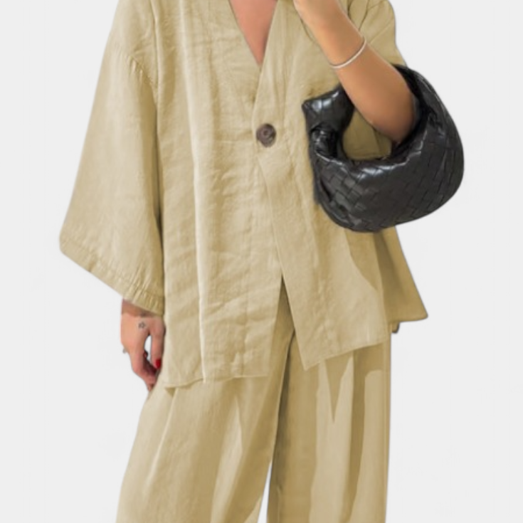 Eli Oversize szett V nyakú toppal és egyenes nadrággal