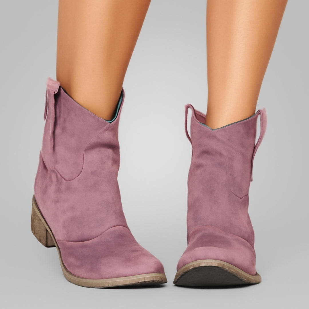 Carlota – Örök Csizmák