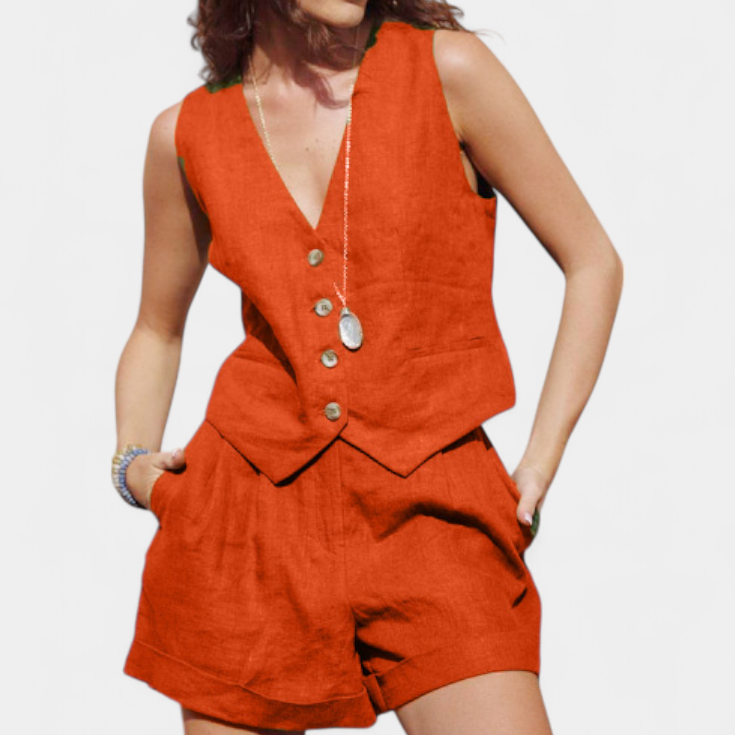 Jennifer összeállítás kabáttal és len-vászon sorttal