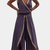 Donatila Mono Arany Részletekkel és Nyitott Lábakkal