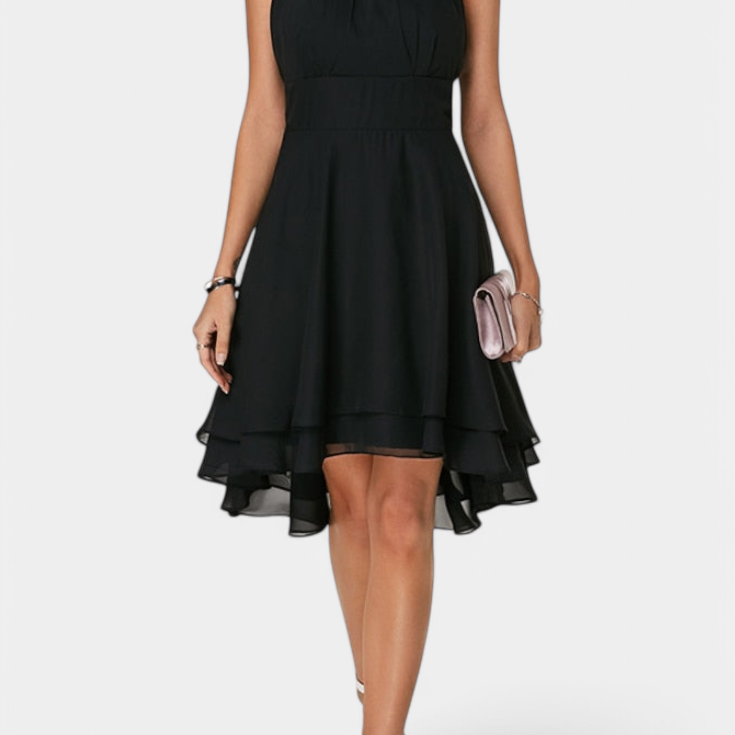 Anouk Gaisa Ruha Volánokkal és Szűk Siluettel