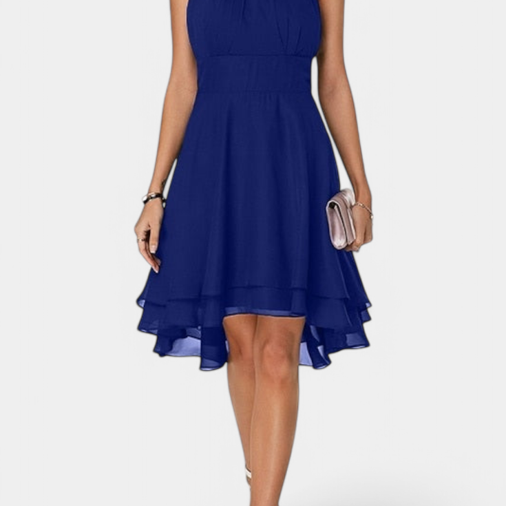 Anouk Gaisa Ruha Volánokkal és Szűk Siluettel