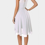 Anouk Gaisa Ruha Volánokkal és Szűk Siluettel