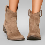 Carlota – Örök Csizmák