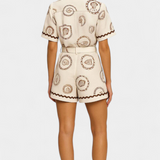 Tengerészeti kagylós és gombos póló