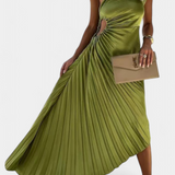 Aszimmetrikus Leire koktélruha virágapplikációval és pliszírozott szoknyával