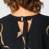 Kaftan Jillian Melns Absztrakt Arany Mintával és V Nyakkivágással