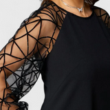 Bellezza Fekete Ruha Csipke Ujjakkal és Laza Kivágással