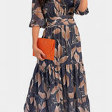 Aíša Garais Virágmintás Ruha Folyékony Kivágással és Levélmintával