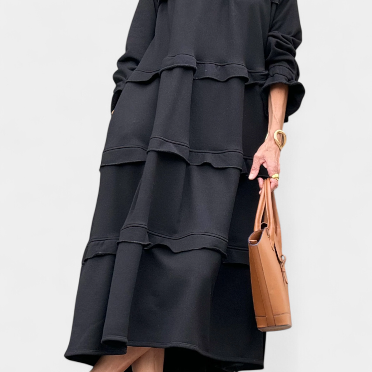 Jada ruha fodrokkal és laza-chic sziluettel