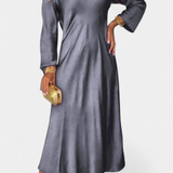 Riva Folyékony Ruha V-kivágással és Hosszú Ujjakkal