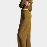 Sue blézer szett keskeny hajtókákkal és koordinált nadrággal