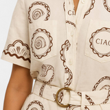 Tengerészeti kagylós és gombos póló