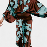 Monte ruha nyitott ujjakkal és absztrakt mintával