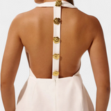 Yvonne Mini Ruha Halter Nyakkivágással és Nyitott Háttal Virágos Részletekkel