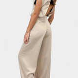 Francis Mono Folyékony Eséssel, Háttal Felfedve