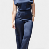 Francis Mono Folyékony Eséssel, Háttal Felfedve