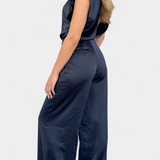 Francis Mono Folyékony Eséssel, Háttal Felfedve