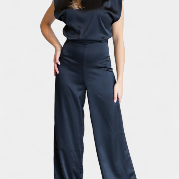 Francis Mono Folyékony Eséssel, Háttal Felfedve