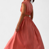 Minimalista Jocelyn Garais szett magas nyakkal és oldalsó nyitásokkal