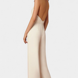 Lila Mono Hosszú Lábakkal és Könnyed Eleganciával